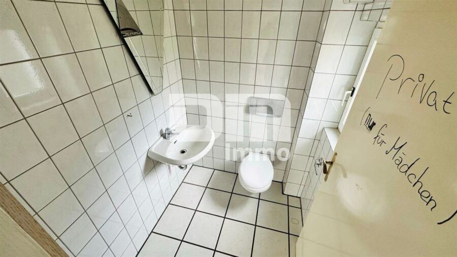 (R)eserviert!!!Schönes Wohn- Gewerbeensemble mit 2 Wohnungen, Laden, Dachterrasse - EG - Gäste WC